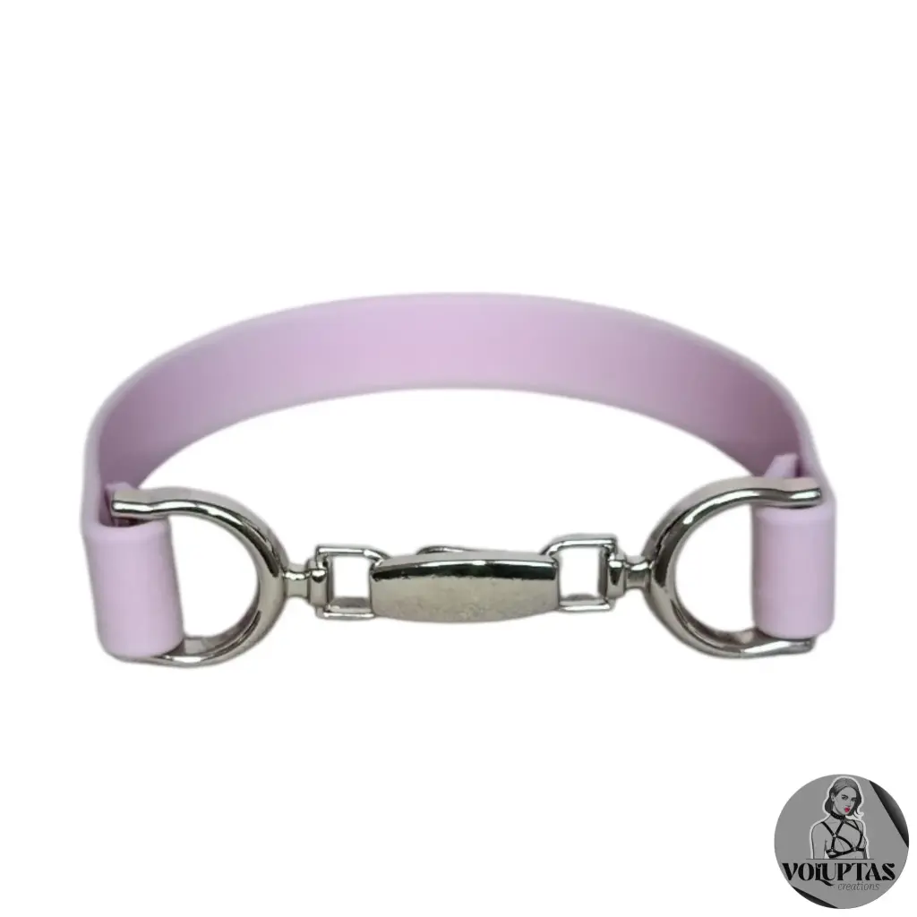 Collier ADORA en cuir vegan lavande — Sur mesure avec texte personnalisable en option