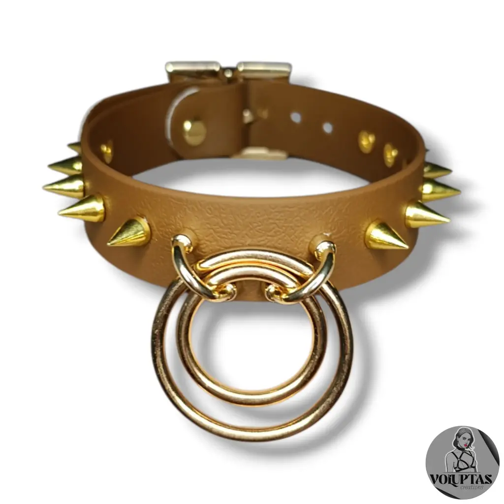 Collier TOTALIA en cuir vegan marron foncé avec pics — Personnalisable 