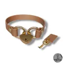 Collier AMARA en cuir vegan marron avec cadenas — Sur mesure avec texte personnalisable en option - 16 ou 25mm de largeur