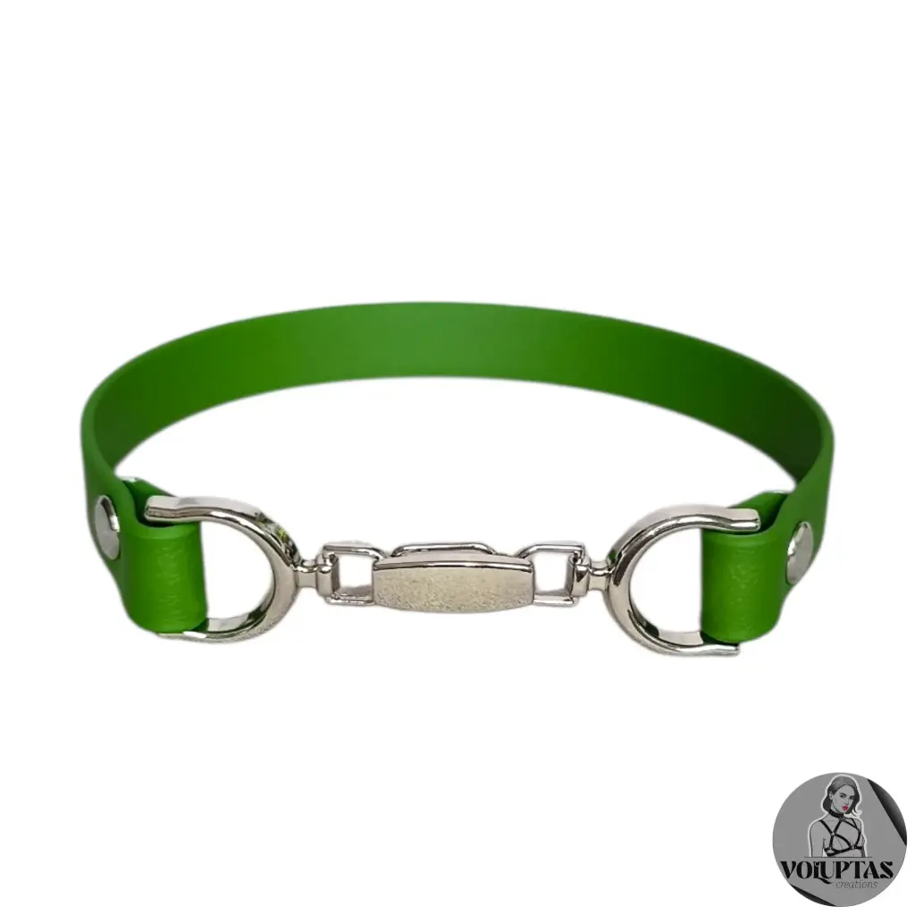 Collier ADORA en cuir vegan militaire — Sur mesure avec texte personnalisable en option