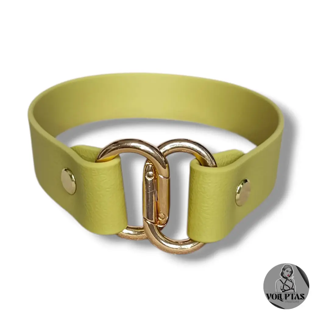 Collier NEXA en cuir vegan kaki — Sur mesure avec texte personnalisable en option