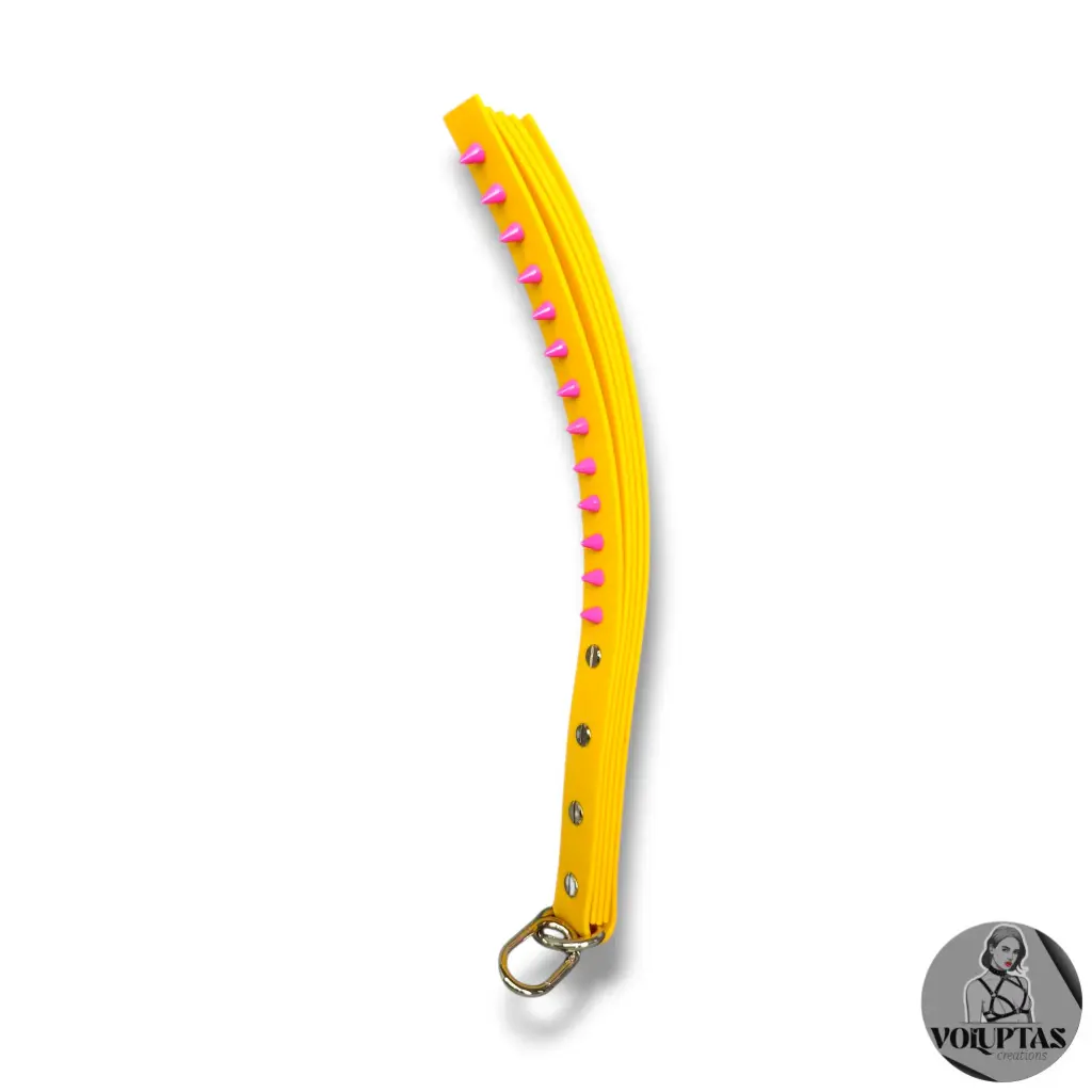 Slapper FERULA avec pics - 5 bandes de cuir vegan jaune tournesol — Texte en option personnalisable (+couleur au choix) 