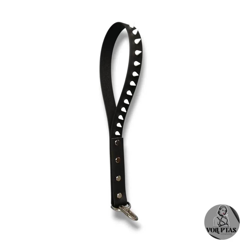 Slapper FERA avec pics en cuir vegan noir —  Texte en option personnalisable (+couleur au choix)