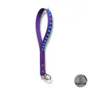 Slapper FERA avec pics en cuir vegan violet —  Texte en option personnalisable (+couleur au choix)