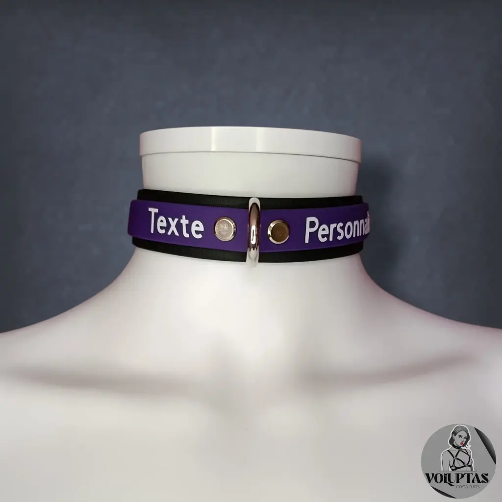 Collier DEVOTIA en cuir vegan noir & violet — Texte personnalisable en option