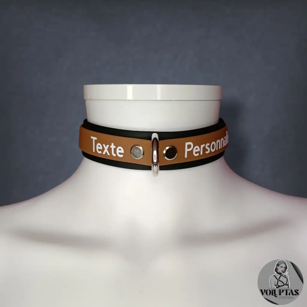 Collier DEVOTIA en cuir vegan noir & marron — Texte personnalisable en option